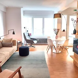 bright-and-stylish-apartment-next-to-the-sea.hotelsghent.com/